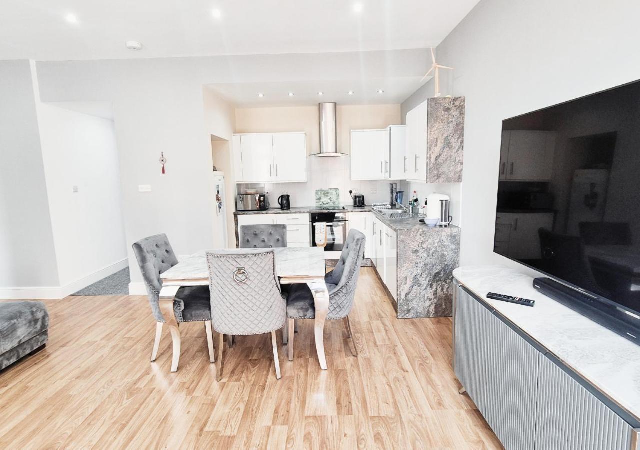 Stylish & Modern 2br Flat Nr Centre
