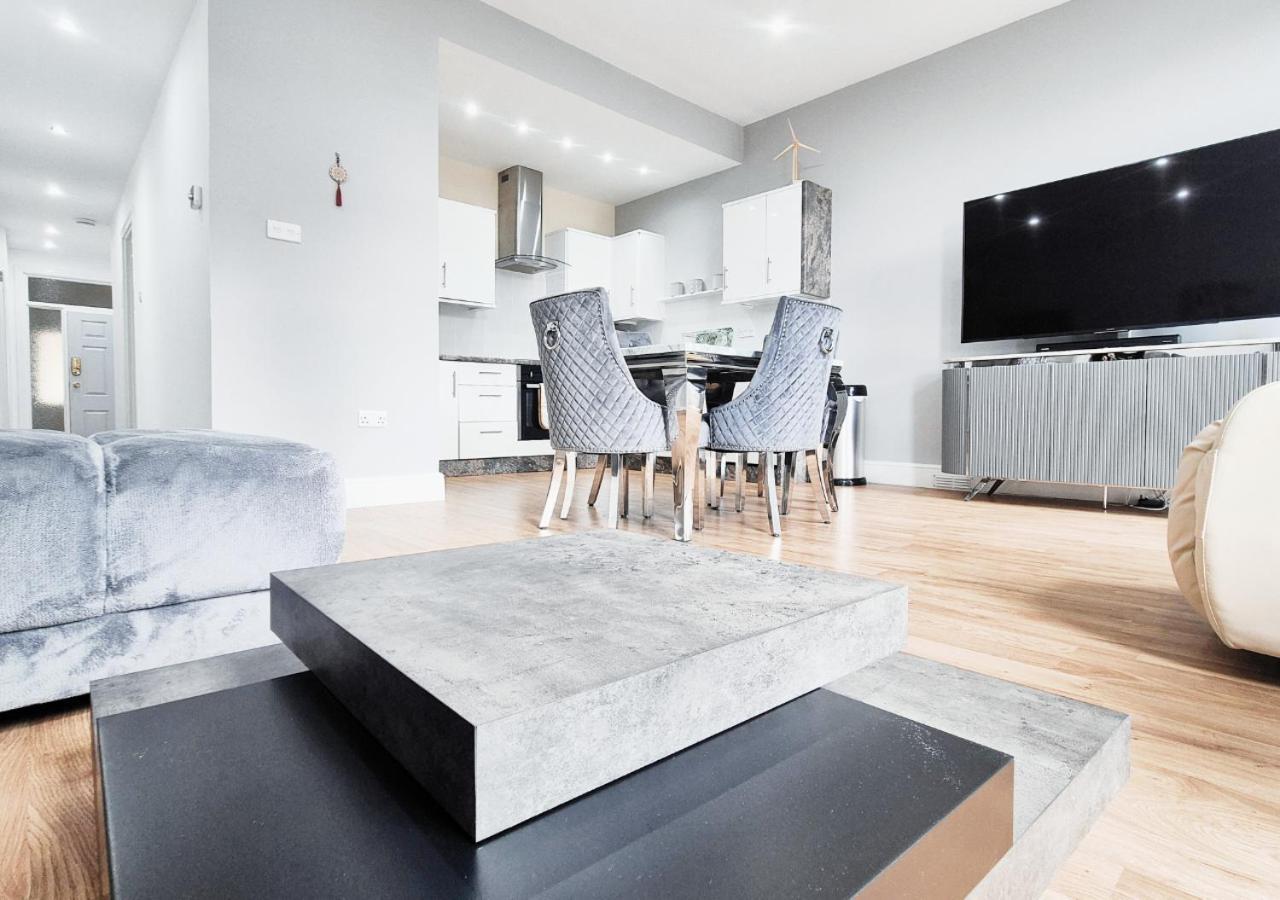 Stylish & Modern 2br Flat Nr Centre